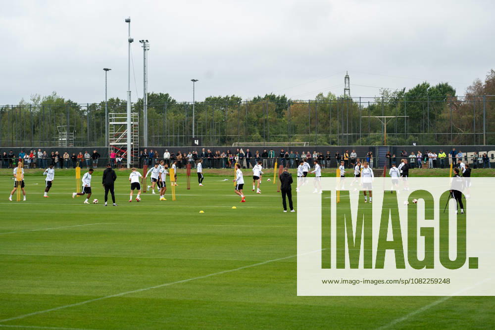 The pros practicing passing drills in front of the spectators in attendance. Borussia Mönchengladbach Open Practice, Soccer, Bundesliga, 2026–2027 Season, September 1, 2026: Borussia Mönchengladbach open practice, soccer, Bundesliga, 2026–2027 season, September 1, 2026, Mönchengladbach