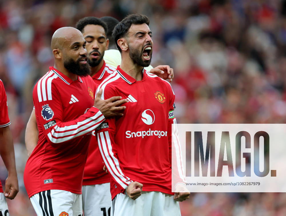 Manchester United, ManU v Ipswich Town - Premier League 2026 27 Bruno Fernandes with Bryan Mbeumo of Manchester United celebrating his 2nd goal during the Premier League 2026 27 match between Manchester United and Ipswich Town at Old Trafford on August 30, 2026 in Manchester, England. WARNING! This Photograph May Only Be Used For Newspaper And Or Magazine Editorial Purposes. May Not Be Used For Publications Involving 1 player, 1 Club Or 1 Competition Without Written Authorisation From Football DataCo Ltd. For Any Queries, Please Contact Football DataCo Ltd on +44 (0) 207 864 9121 Manchester Old Trafford England United Kingdom