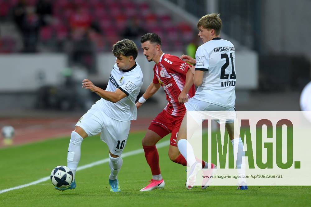 Battle for the ball between Shawn Marc Blum of SV Eintracht Trier 10 and Leon Damer (KSV Hessen Kassel 13), Elia Dittrich (SV Eintracht Trier 21 L R), GER, KSV Hessen Kassel vs. SV Eintracht Trier, Soccer, Regionalliga Southwest, 2026–2027 season, Matchday 3, September 1, 2026, GER, Soccer, Regionalliga Southwest, KSV Hessen Kassel vs. SV Eintracht Trier, September 1, 2026, Kassel