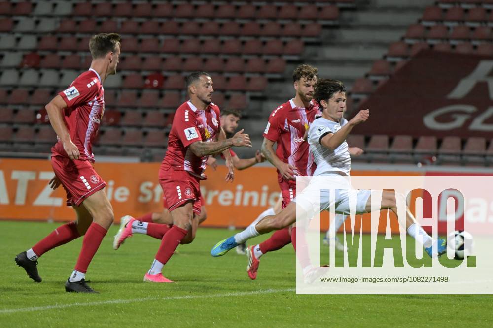 Gianluca Pelzer (SV Eintracht Trier 25) scores the goal, making the score 0–1; Maurice Springfeld (KSV Hessen Kassel 31), M, and Sercan Sararer (KSV Hessen Kassel 10) arrive too late, GER, KSV Hessen Kassel vs. SV Eintracht Trier, Soccer, Regionalliga Southwest, 2026–2027 season, Matchday 3, September 1, 2026, GER, Soccer, Regionalliga Southwest, KSV Hessen Kassel vs. SV Eintracht Trier, September 1, 2026, Kassel