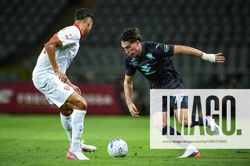 MonzaÕs Adam Bakoune fights for the ball with <y77< during Frecciarossa Italian Cup 2026 2027 soccer match between Torino and Monza at the at the Stadio Olimpico Grande Torino in Turin, north west Italy - Tuesday, September 01, 2026. - Soccer .