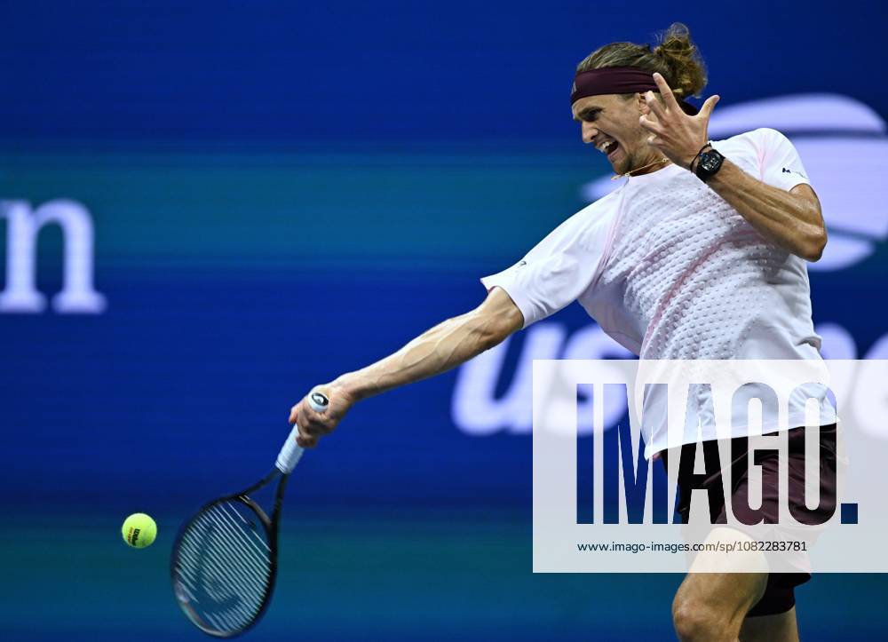 (260902) -- NEW, Sept. 2, 2026 -- Alexander Zverev of Germany hits a return during the men s singles first round match between Alexander Zverev of Germany and Lorenzo Sonego of Italy at the 2026 US Open tennis championships in New York, the United States, Sept. 2, 2026. ) (SP)U.S.-NEW YORK-TENNIS-US OPEN-MEN S SINGLES LixRui