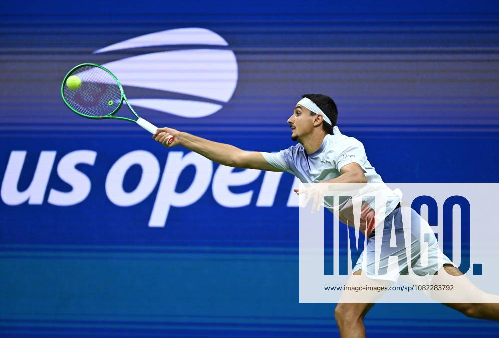 (260902) -- NEW, Sept. 2, 2026 -- Lorenzo Sonego of Italy hits a return during the men s singles first round match between Alexander Zverev of Germany and Lorenzo Sonego of Italy at the 2026 US Open tennis championships in New York, the United States, Sept. 2, 2026. ) (SP)U.S.-NEW YORK-TENNIS-US OPEN-MEN S SINGLES LixRui
