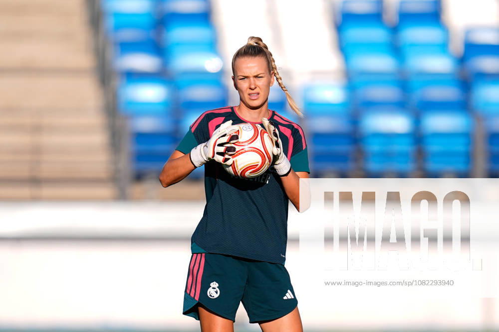 Merle Frohms of Real Madrid CF warms up during the UEFA Women s Champions League Third Qualifying Round Second Leg match between Real Madrid CF and Ajax at Alfredo Di Stefano stadium on September 02, 2026, in Valdebebas, Madrid, Spain. Real Madrid CF V Ajax - UEFA Womenâ€⠢S Champions League Third Qualifying Round Second Leg - ZUMAa181 20260902_zaa_a181_025