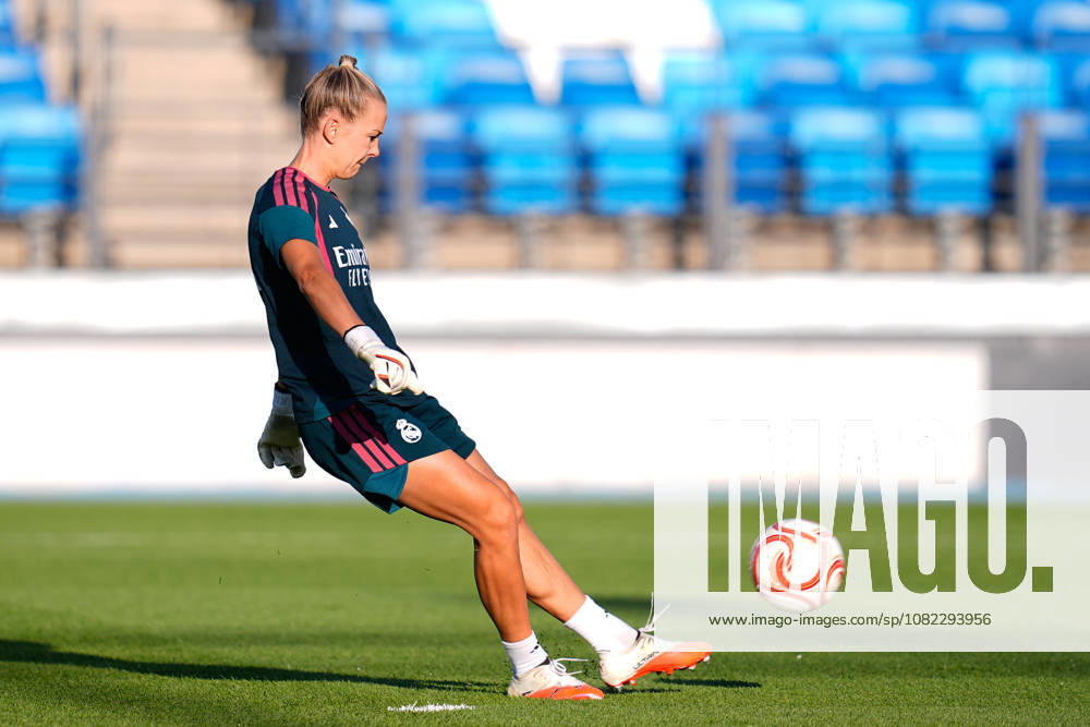 Merle Frohms of Real Madrid CF warms up during the UEFA Women s Champions League Third Qualifying Round Second Leg match between Real Madrid CF and Ajax at Alfredo Di Stefano stadium on September 02, 2026, in Valdebebas, Madrid, Spain. Real Madrid CF V Ajax - UEFA Womenâ€⠢S Champions League Third Qualifying Round Second Leg - ZUMAa181 20260902_zaa_a181_027