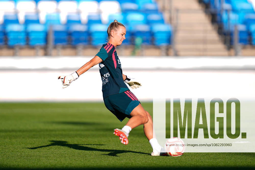 Merle Frohms of Real Madrid CF warms up during the UEFA Women s Champions League Third Qualifying Round Second Leg match between Real Madrid CF and Ajax at Alfredo Di Stefano stadium on September 02, 2026, in Valdebebas, Madrid, Spain. Real Madrid CF V Ajax - UEFA Womenâ€⠢S Champions League Third Qualifying Round Second Leg - ZUMAa181 20260902_zaa_a181_029