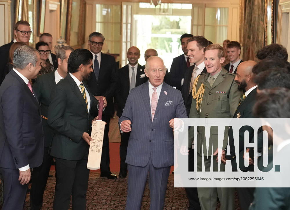 Audience at Clarence House King Charles III is presented with a signed cricket bat as he meets members of the Pakistan National Cricket Team during an audience with the team at Clarence House in London. Picture date: Wednesday September 2, 2026., Credit:Stefan Rousseau PA ROTA - B68 Avalon UK, London