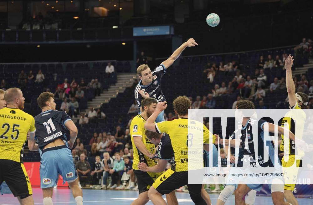 Photo: Oliver NORLYK (Hamburg) taking a shot against Samuel Röthlisberger (Stuttgart) – Men s Handball Bundesliga 1, Matchday 2, Wed, Sep 2, 2026 – Handball 1st Division: HCH Hamburg vs. TVB Stuttgart 34–34