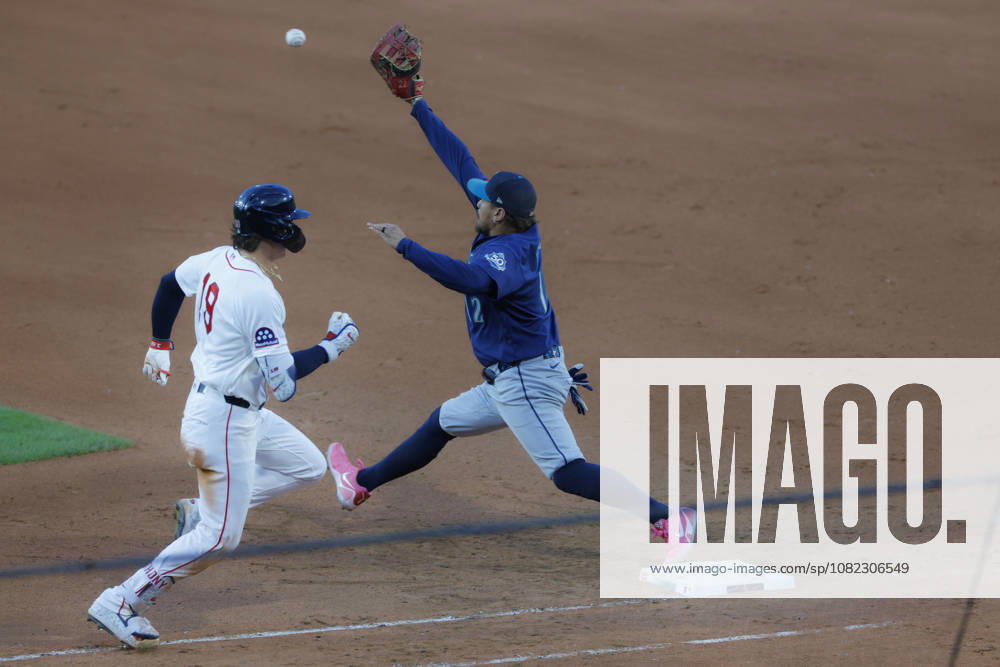 Boston Red Sox s Roman Anthony is tagged out by Seattle Mariners first baseman Josh Naylor during the ninth inning at Fenway Park in Boston, Massachusetts on Wednesday, September 2, 2026. BOP20260902022 CJxGUNTHER