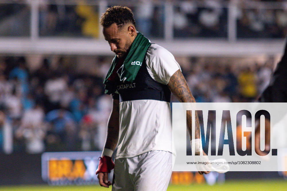 Santos X Palmeiras SANTOS, SP - 02.09.2026: SANTOS X PALMEIRAS - Neymar (Santos) was substituted due to injury at the end of the first half of the match between Santos X Palmeiras, a game valid for the quarter-finals of the 2026 Copa do Brasil, held this Wednesday night (02) at Estadio Urbano Caldeira, Vila Belmiro in Santos, SP. (Photo: Fernando Blade Fotoarena) x3009103x FernandoxBlade