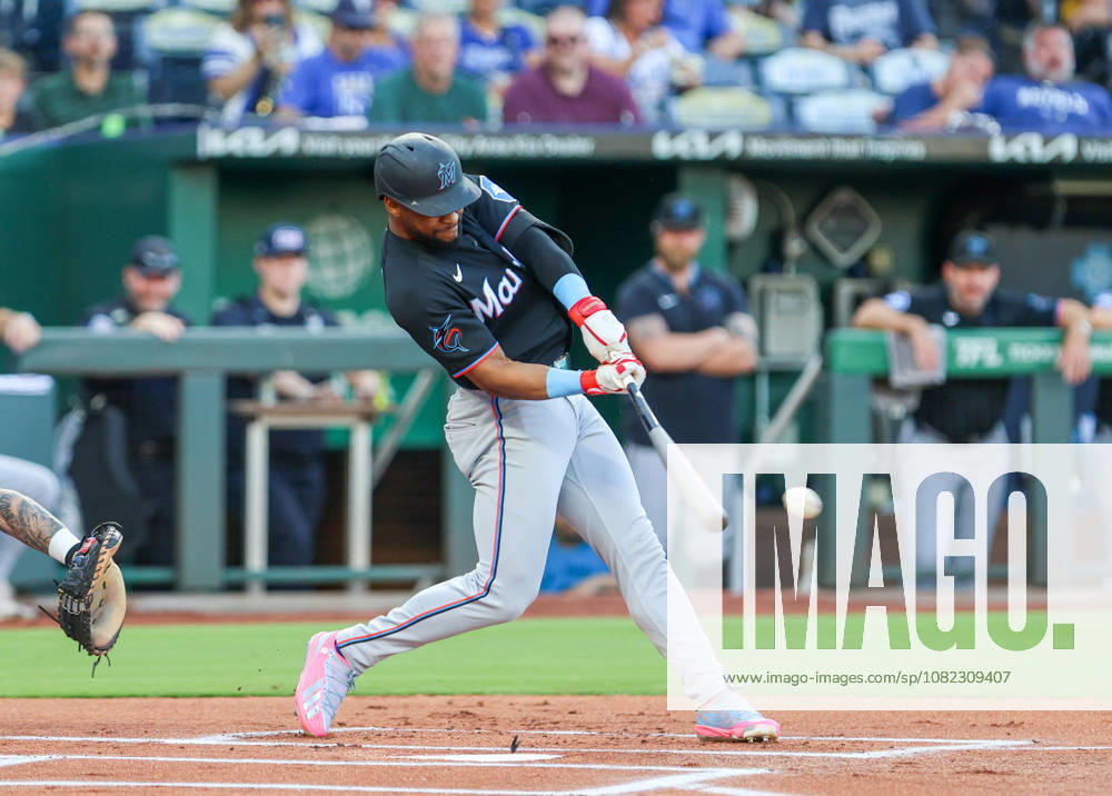 SEP 2, 2026: Miami Marlins shortstop Otto Lopez (6) hits a triple in the 1st inning against the Kansas City Royals at Kauffman Stadium Kansas City, MO. CSM MLB, Baseball Herren, USA 2026: Marlins Vs Royals Sep 2nd - ZUMAc04_ 20260902_zma_c04_019