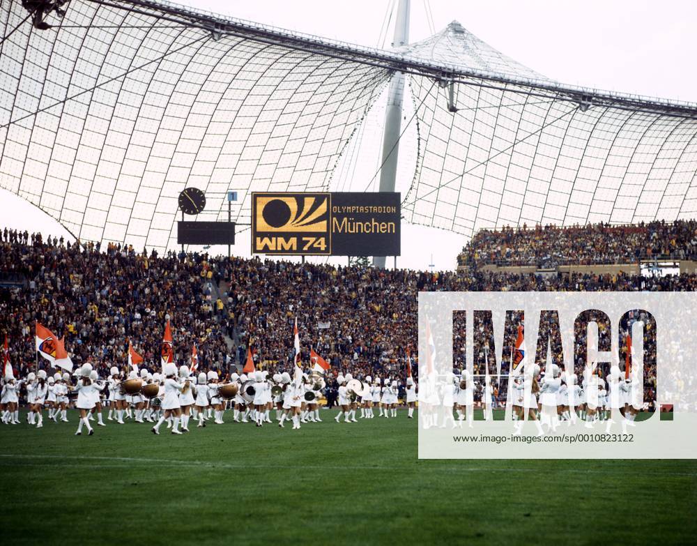 WM Finale 1974 - BR Deutschland - Niederlande 2:1 - Showprogramm und Abschlussfeier am Rande des Endspiels im Münchner Olympiastadion