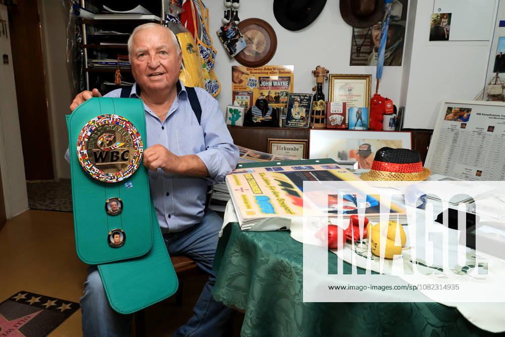 GER, Ulli Wegner, TV armchair, September 3, 2026, Berlin, Berlin, GER, Ulli Wegner, TV armchair, pictured: Ulli Wegner, in his treasure trove Berlin Berlin Berlin Germany