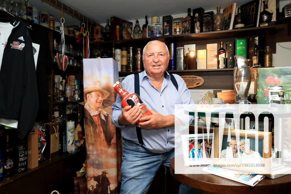 GER, Ulli Wegner, TV armchair, September 3, 2026, Berlin, Berlin, GER, Ulli Wegner, TV armchair, pictured: Ulli Wegner, in his treasure trove Berlin Berlin Berlin Germany