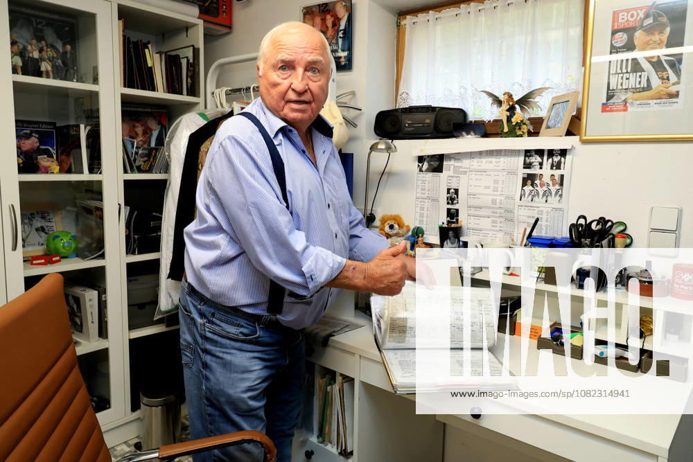 GER, Ulli Wegner, TV armchair, September 3, 2026, Berlin, Berlin, GER, Ulli Wegner, TV armchair, pictured: Ulli Wegner, in his treasure trove Berlin Berlin Berlin Germany