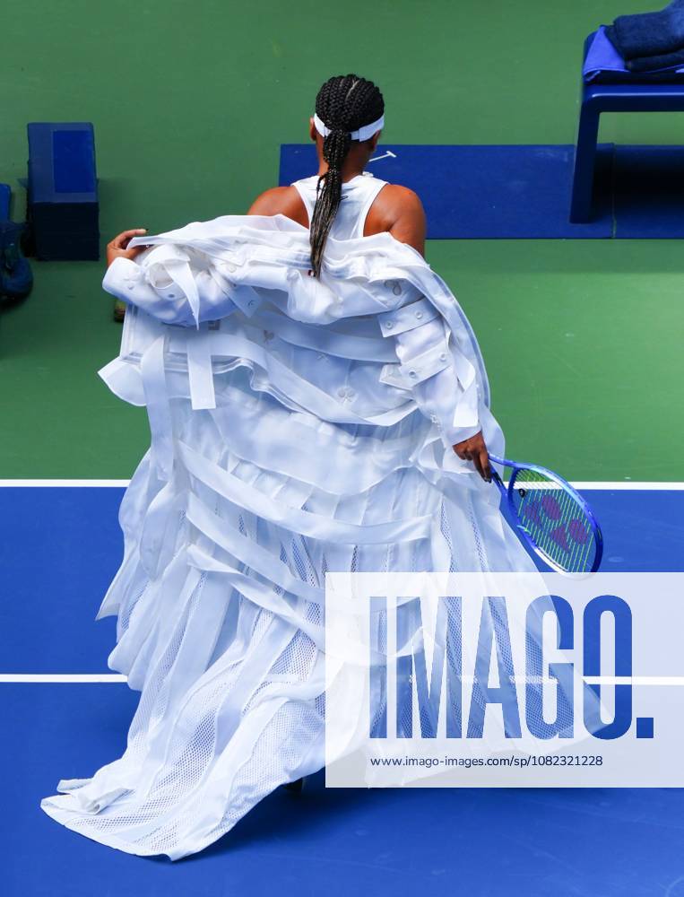 Naomi Osaka walks on to court ahead of her second round match against Katerina Siniakova 2026 US Open, Day Five, USTA Billie Jean King National Tennis Center, New York, USA - 03 Sep 2026New York USTA Billie Jean King National T New York (NY) United States of America
