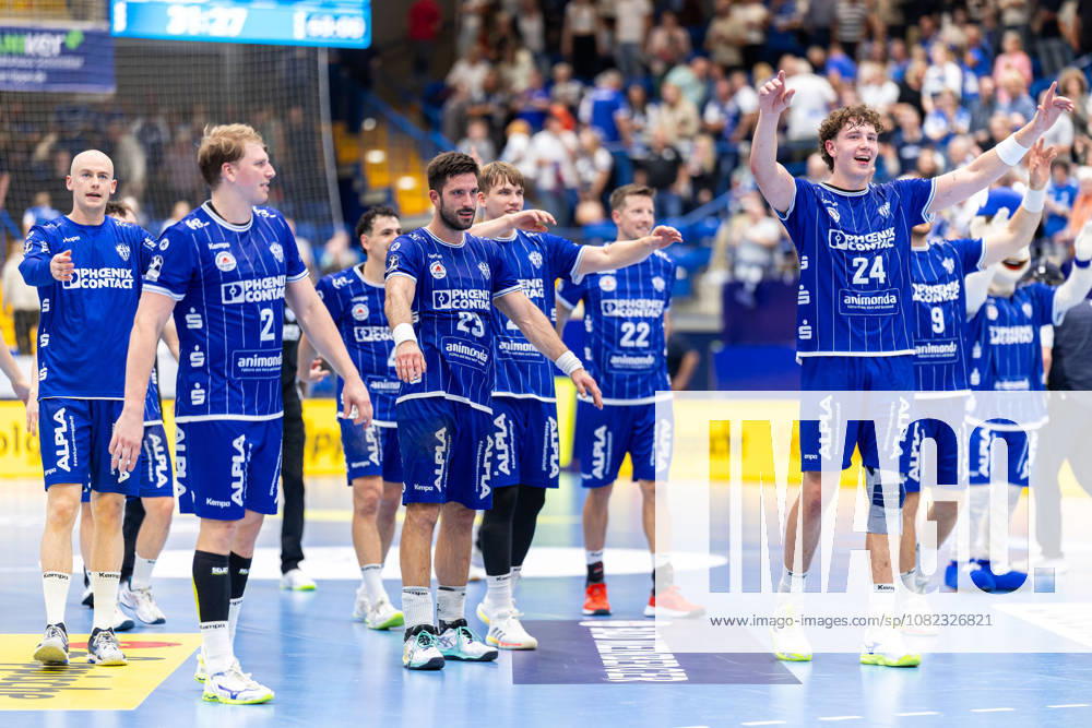 The TBV Lemgo Lippe players celebrate their 31–27 victory after the game. GER, TBV Lemgo Lippe vs. HSG Wetzlar, Handball, 1st Bundesliga, Matchday 2, 2026–2027 season, September 3, 2026, GER, TBV Lemgo Lippe vs. HSG Wetzlar, Handball, 1st Bundesliga, Matchday 2, 2026–2027 season, September 3, 2026, Lemgo