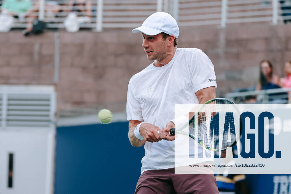 US Open tennis tournament - Day 5 Botic van de Zandschulp of the Netherlands in action against Alex de Minaur of Australia during their men s singles second round match at the US Open Tennis Championships at the USTA Billie Jean King National Tennis Center in Flushing Meadows, New York, USA, 03 September 2026. The 2026 US Open runs from 23 August through 13 September. FLUSHING MEADOWS NEW YORK United States