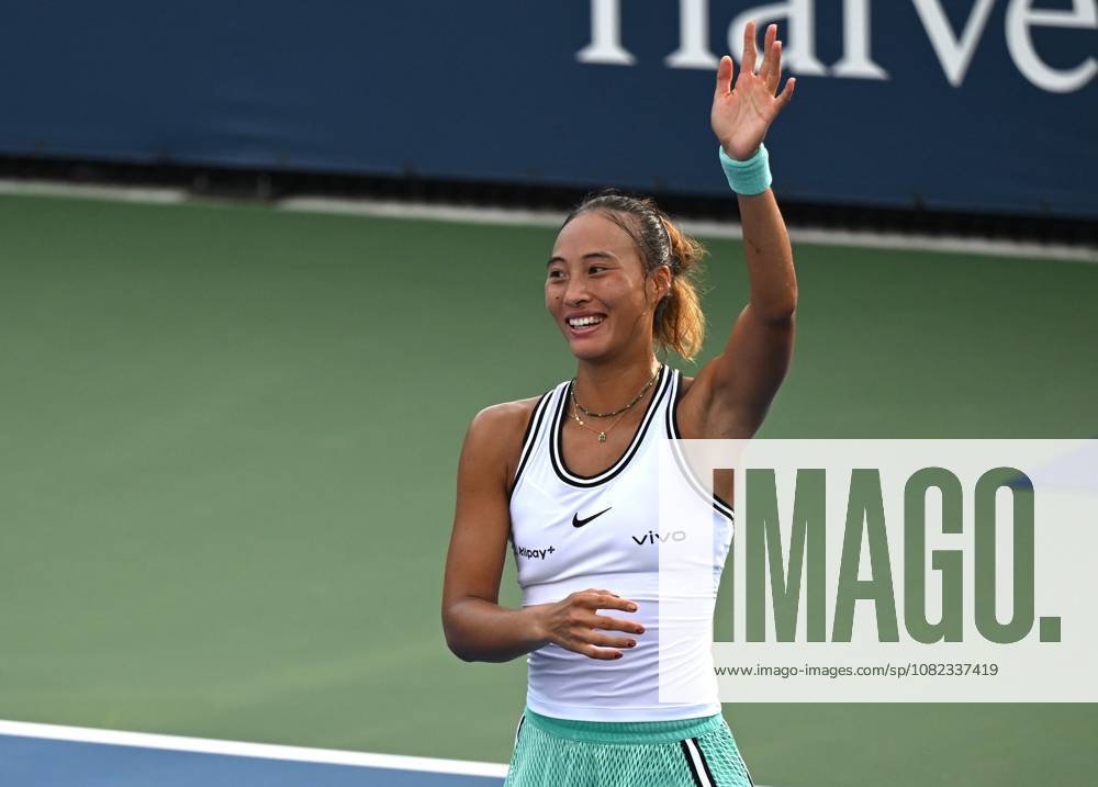 (260904) -- NEW YORK, Sept. 4, 2026 -- Zheng Qinwen celebrates after the women s singles second round match betweetn Zheng Qinwen of China and Yulia Putintseva of Kazakhstan at the 2026 US Open tennis championships in New York, the United States, Sept. 3, 2026. ) (SP)U.S.-NEW YORK-TENNIS-US OPEN-WOMEN S SINGLES LixRui