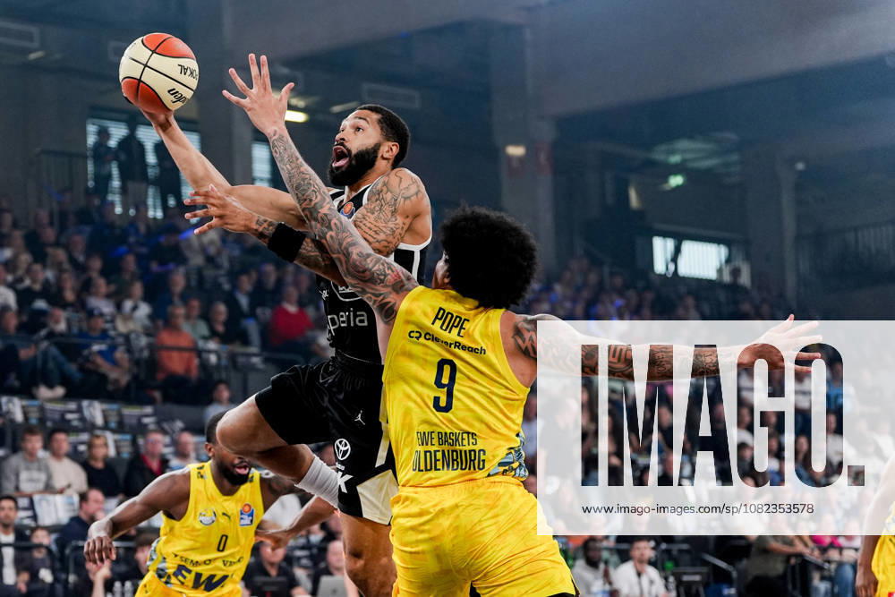 Germany easyCredit BBL, Season Opener: Veolia Towers Hamburg vs. EWE Baskets Oldenburg, Inselpark Arena, Hamburg; David Muenkat (Veolia Towers Hamburg), 55; Tylan Pope (EWE Baskets Oldenburg), 9