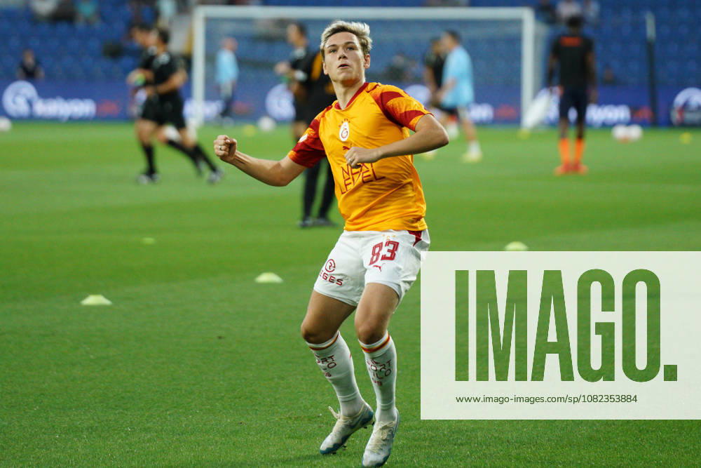 Aleksey Batrakov (C) of Galatasaray greets the fans before the Turkish Super League 2026 27 match between Basaksehir and Galatasaray at the Basaksehir Fatih Terim Stadium in Istanbul, Turkey, on September 4, 2026. Turkish Super League 2026 27 - Basaksehir Vs Galatasaray - ZUMAu194 20260904_zip_u194_001