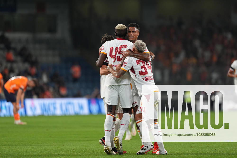 Istanbul Basaksehir v Galatasaray - Turkish Super Lig ISTANBUL, TURKIYE - SEPTEMBER 4: Victor Osimhen (45) of Galatasaray celebrates with teammates after scoring a goal during the Turkish Super Lig 4th week football match between Istanbul Basaksehir and Galatasaray at Basaksehir Fatih Terim Stadium in Istanbul, Turkiye on September 4, 2026. Adem Kutucu Anadolu Istanbul Turkey. Editorial use only. Please get in touch for any other usage.