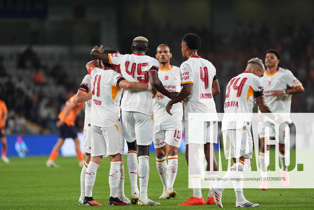 Istanbul Basaksehir v Galatasaray - Turkish Super Lig ISTANBUL, TURKIYE - SEPTEMBER 4: Victor Osimhen (45) of Galatasaray celebrates with teammates after scoring a goal during the Turkish Super Lig 4th week football match between Istanbul Basaksehir and Galatasaray at Basaksehir Fatih Terim Stadium in Istanbul, Turkiye on September 4, 2026. Adem Kutucu Anadolu Istanbul Turkey. Editorial use only. Please get in touch for any other usage.