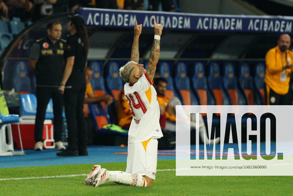 Lucas Torreira (C) of Galatasaray celebrates after scoring his team s second goal during the Turkish Super League 2026 27 match between Basaksehir and Galatasaray at the Basaksehir Fatih Terim Stadium in Istanbul, Turkey, on September 4, 2026. Basaksehir Turkey - ZUMAu194 20260904_zip_u194_032