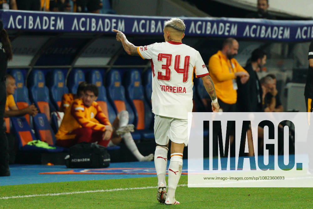 Lucas Torreira (C) of Galatasaray celebrates after scoring his team s second goal during the Turkish Super League 2026 27 match between Basaksehir and Galatasaray at the Basaksehir Fatih Terim Stadium in Istanbul, Turkey, on September 4, 2026. Basaksehir Turkey - ZUMAu194 20260904_zip_u194_033