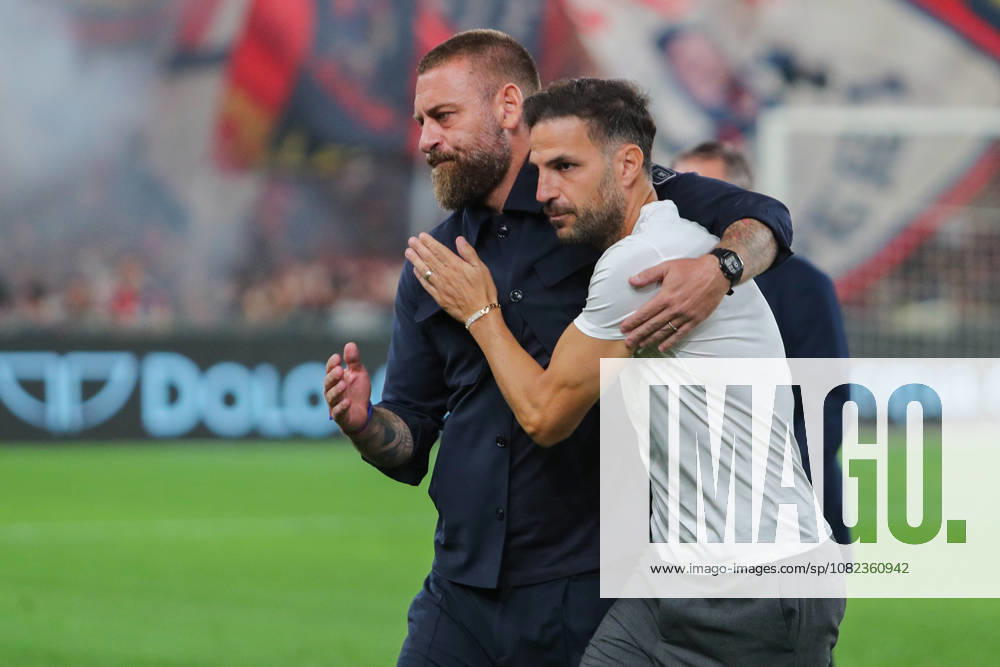 GenoaÕs head coach Daniele De Rossi and ComoÕs head coach Cesc Fabregas during the Serie A soccer match between Genoa and Como at the Luigi Ferraris Stadium in Genoa, Italy - Friday, September 04, 2026. - Soccer .