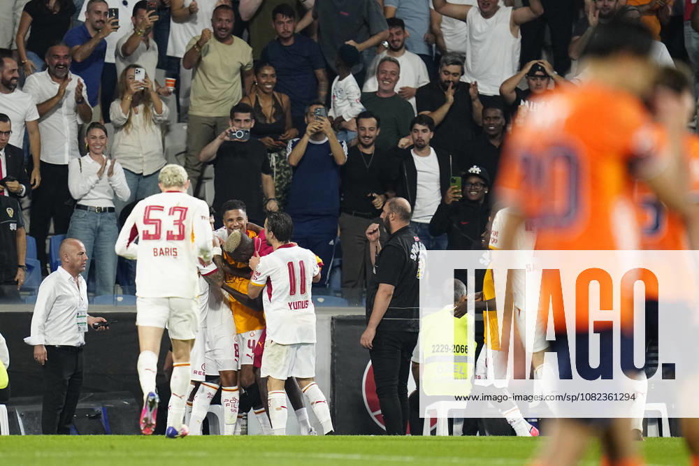 Istanbul Basaksehir FK v Galatasaray SK - Trendyol Super Lig ISTANBUL, TURKIYE - SEPTEMBER 04: Gabriel Sara of Galatasaray celebrates after scoring his team s third goal with his teammates during the Trendyol Super Lig match between Istanbul Basaksehir FK and Galatasaray SK at Basaksehir Fatih Terim Stadium on September 4, 2026 in Istanbul, Turkiye. Istanbul Basaksehir Fatih Terim Stadium Istanbul Turkiye