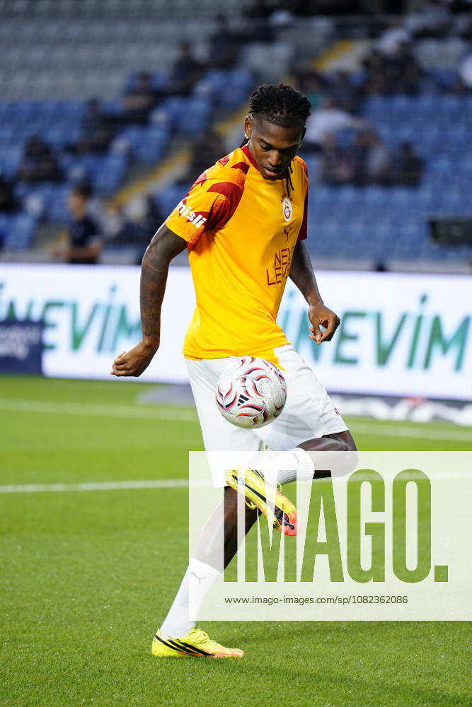 Istanbul Basaksehir FK v Galatasaray SK - Trendyol Super Lig ISTANBUL, TURKIYE - SEPTEMBER 04: Rafael Leao of Galatasaray is seen during the warm-up prior to the Trendyol Super Lig match between Istanbul Basaksehir FK and Galatasaray SK at Basaksehir Fatih Terim Stadium on September 4, 2026 in Istanbul, Turkiye. Istanbul Basaksehir Fatih Terim Stadium Istanbul Turkiye