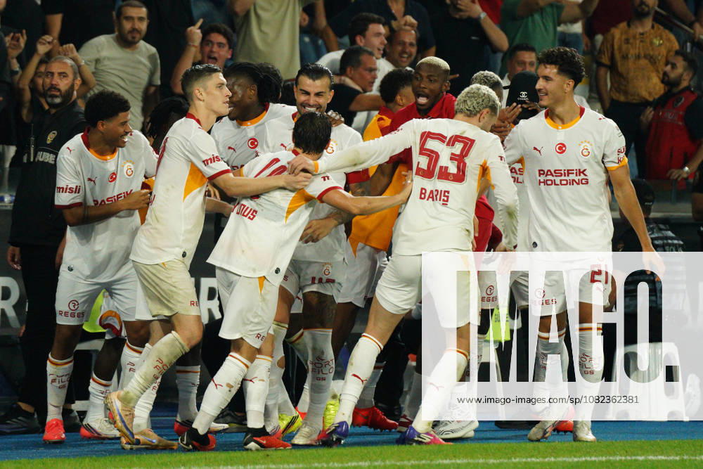 Gabriel Sara (L) of Galatasaray celebrates with his teammates after scoring his team s third goal during the Turkish Super League 2026 27 match between Basaksehir and Galatasaray at the Basaksehir Fatih Terim Stadium in Istanbul, Turkey, on September 4, 2026. Basaksehir Turkey - ZUMAu194 20260904_zip_u194_038