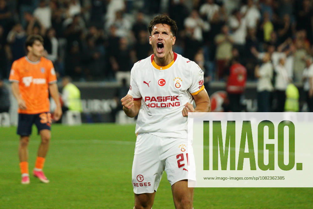 Deniz Gul (C) of Galatasaray reacts during the Turkish Super League 2026 27 match between Basaksehir and Galatasaray at the Basaksehir Fatih Terim Stadium in Istanbul, Turkey, on September 4, 2026. Basaksehir Turkey - ZUMAu194 20260904_zip_u194_039