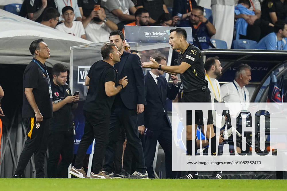 Istanbul Basaksehir FK v Galatasaray SK - Trendyol Super Lig ISTANBUL, TURKIYE - SEPTEMBER 04: Okan Buruk, Manager of Galatasaray, protests during the Trendyol Super Lig match between Istanbul Basaksehir FK and Galatasaray SK at Basaksehir Fatih Terim Stadium on September 4, 2026 in Istanbul, Turkiye. Istanbul Basaksehir Fatih Terim Stadium Istanbul Turkiye