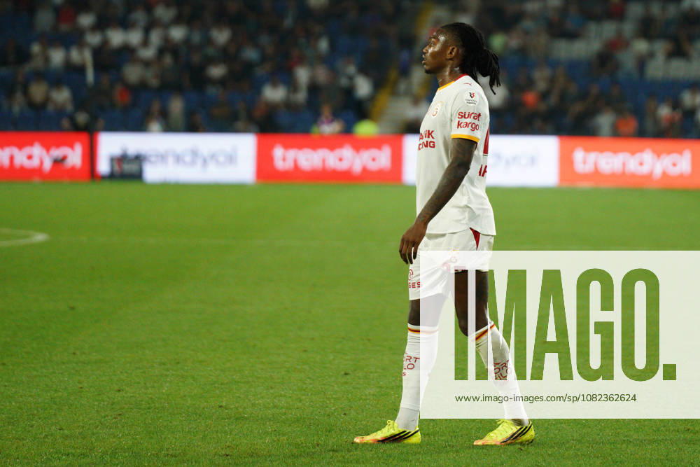 Rafael Leao (C) of Galatasaray looks on during the Turkish Super League 2026 27 match between Basaksehir and Galatasaray at the Basaksehir Fatih Terim Stadium in Istanbul, Turkey, on September 4, 2026. Basaksehir Turkey - ZUMAu194 20260904_zip_u194_041