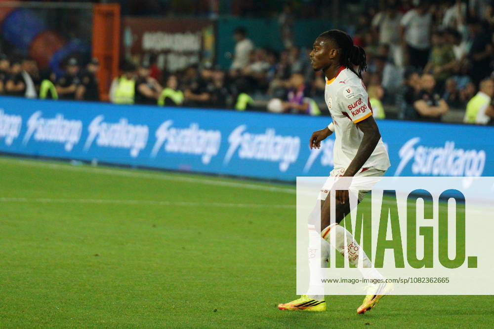 Rafael Leao (C) of Galatasaray looks on during the Turkish Super League 2026 27 match between Basaksehir and Galatasaray at the Basaksehir Fatih Terim Stadium in Istanbul, Turkey, on September 4, 2026. Basaksehir Turkey - ZUMAu194 20260904_zip_u194_042