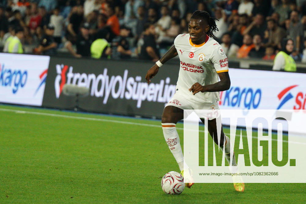 Rafael Leao (C) of Galatasaray controls the ball during the Turkish Super League 2026 27 match between Basaksehir and Galatasaray at the Basaksehir Fatih Terim Stadium in Istanbul, Turkey, on September 4, 2026. Basaksehir Turkey - ZUMAu194 20260904_zip_u194_043
