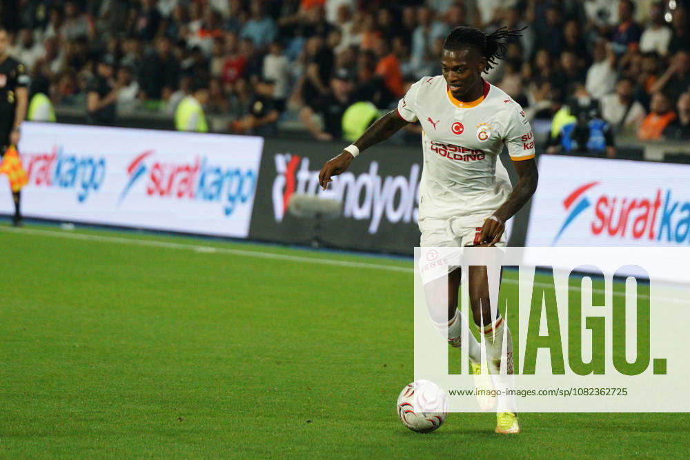 Rafael Leao (C) of Galatasaray controls the ball during the Turkish Super League 2026 27 match between Basaksehir and Galatasaray at the Basaksehir Fatih Terim Stadium in Istanbul, Turkey, on September 4, 2026. Basaksehir Turkey - ZUMAu194 20260904_zip_u194_044
