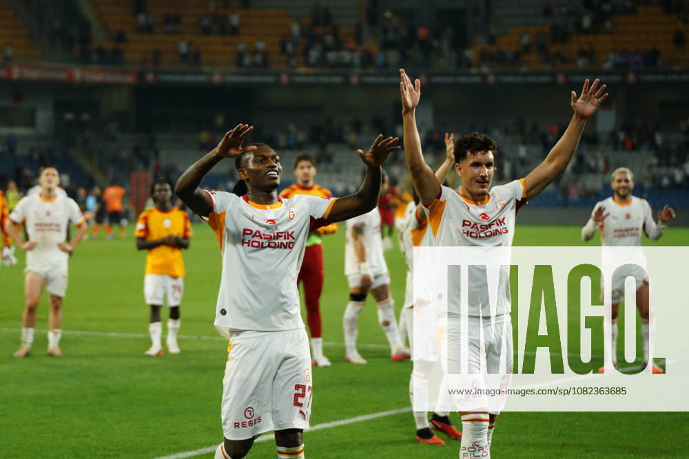 Rafael Leao (C-L) and Deniz Gul (C-R) of Galatasaray greets the fans after the Turkish Super League 2026 27 match between Basaksehir and Galatasaray at the Basaksehir Fatih Terim Stadium in Istanbul, Turkey, on September 4, 2026. Basaksehir Turkey - ZUMAu194 20260904_zip_u194_050