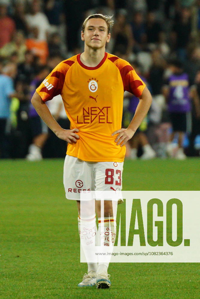Aleksey Batrakov (C) of Galatasaray greets the fans after the Turkish Super League 2026 27 match between Basaksehir and Galatasaray at the Basaksehir Fatih Terim Stadium in Istanbul, Turkey, on September 4, 2026. Basaksehir Turkey - ZUMAu194 20260904_zip_u194_056