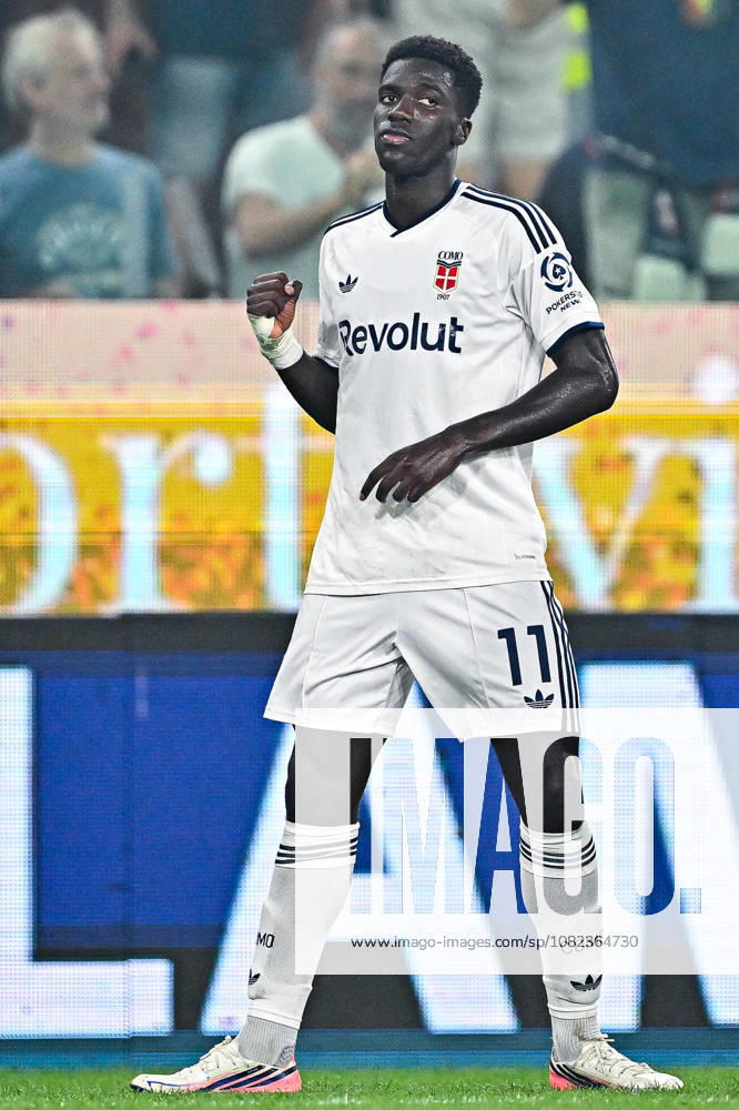 Como s Spanish forward Assane Diao celebrates after scoring a goal during the Italian Serie A soccer match Genoa Cfc vs Como 1907 at Luigi Ferraris stadium in Genoa, Italy, 4 September 2026. ANSA STRINGER. Serie A: Genoa Cfc Vs Como 1907 - ZUMAa110 20260904_zaf_a110_051