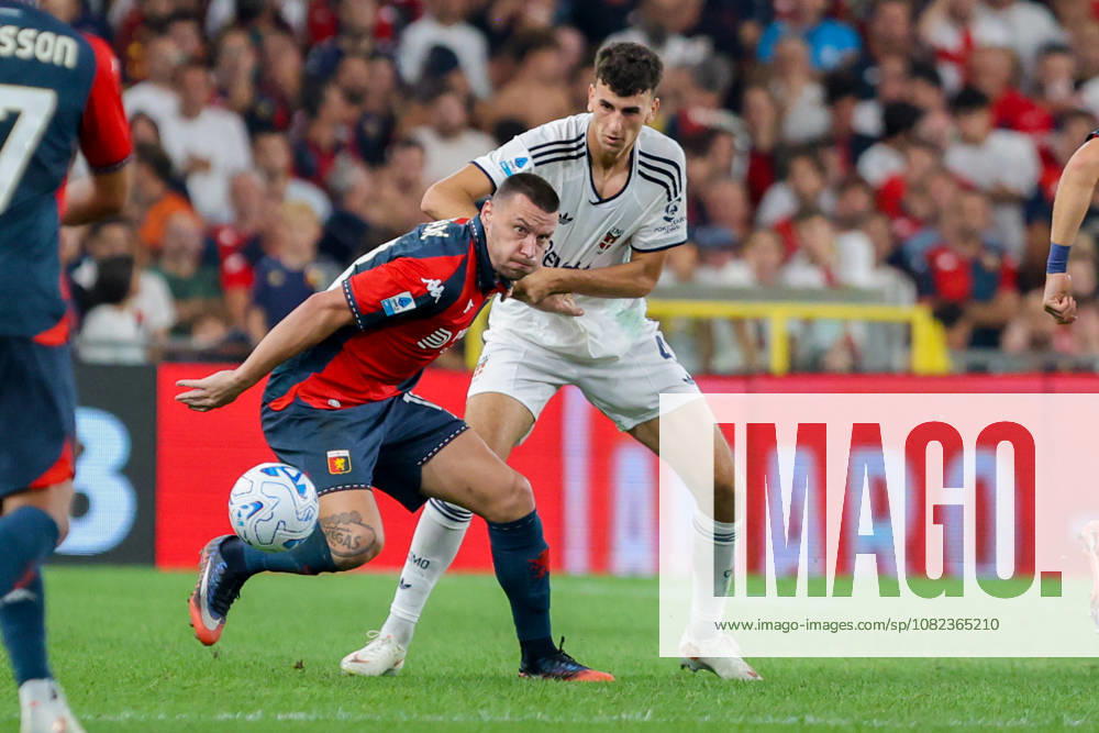 GenoaÕs Milutin Osmajic fights for the ball during the Serie A soccer match between Genoa and Como at the Luigi Ferraris Stadium in Genoa, Italy - Friday, September 04, 2026. - Soccer .