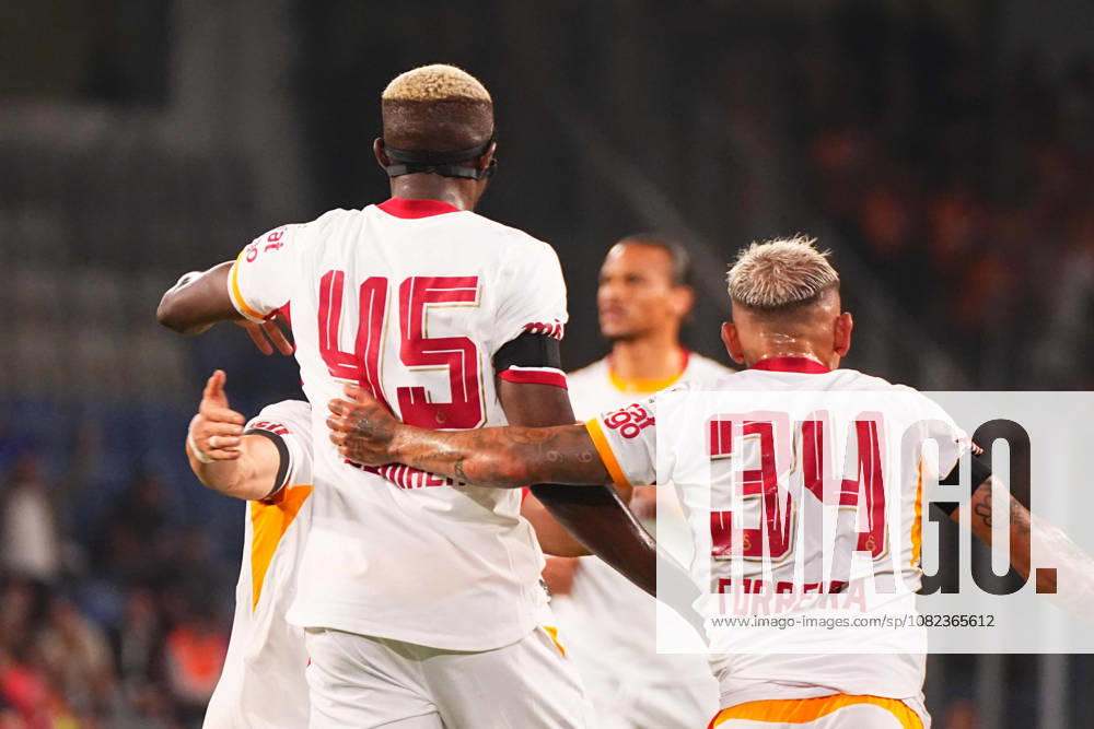 Victor Osimhen of Galatasaray SK celebrates after scoring the first goal of his team with teammates during the Turkish Super League 2026 27 match between Baseaksehir FK and Galatasaray SK at Basaksehir Fatih Terim Stadium, 2026 in Istanbul, Turkey. Istanbul Basaksehir Turkey