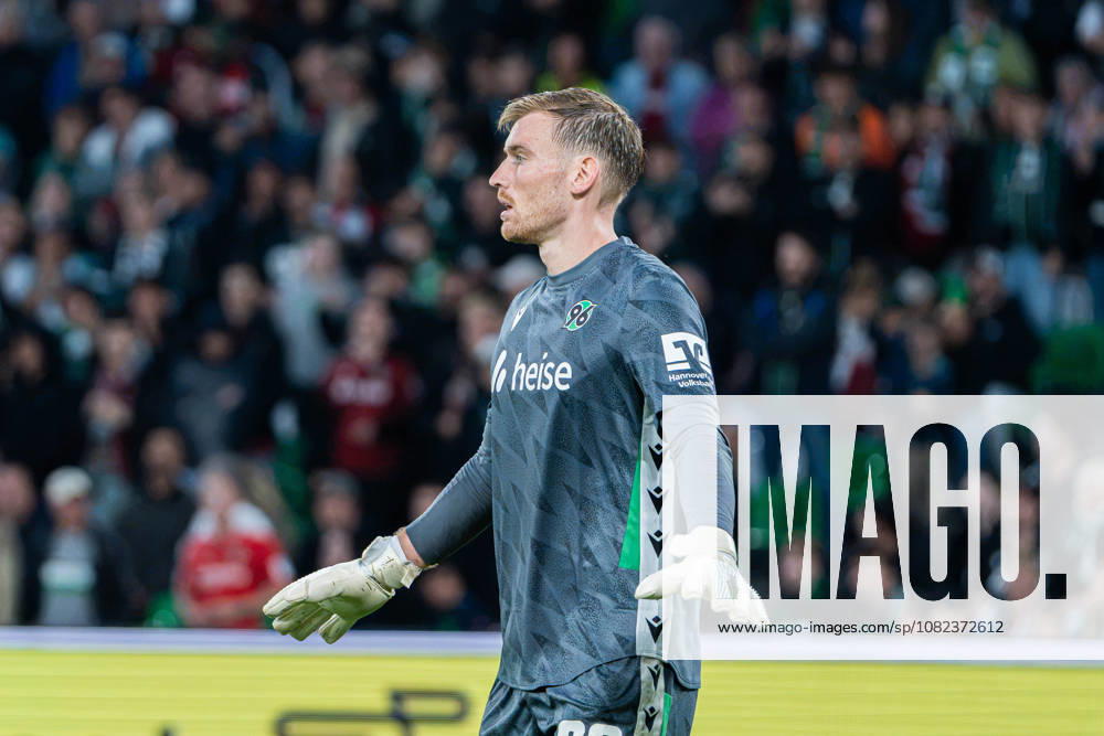 Hanover, Germany September 4, 2026 2. Bundesliga 2026–2027 Matchday 4 Hannover 96 vs. Karlsruher SC Pictured: H96 goalkeeper Leo Weinkauf gesturing on the field. DFL and DFB regulations prohibit any use of photographs as image sequences and or quasi-video. Heinz von Heiden Lower Saxony Arena