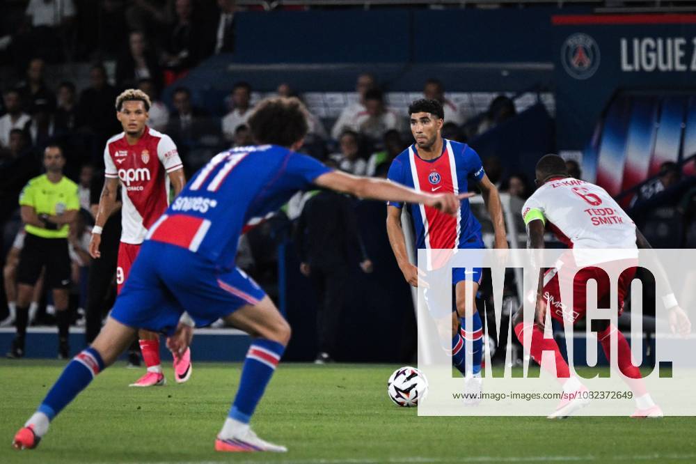 PARIS, FRANCE - SEPTEMBER 4, 2026: Paris Saint-GermainÃ¢â‚¬â ¢s defender Achraf Hakimi controls the ball during the French L1 football match between Paris Saint-Germain and AS Monaco at the Parc des Princes stadium in Paris on September 4, 2026. Paris France - ZUMAq101 20260904_zna_q101_173