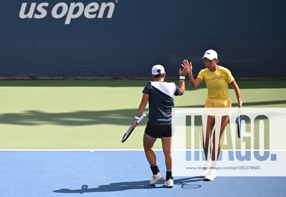 (260905) -- NEW YORK, Sept. 5, 2026 -- Zhang Shuai (R) Jiang Xinyu react during the women s doubles first round match between Zhang Shuai Jiang Xinyu (China) and Sofia Kenin (United States) Anastasia Potapova (Austria) at the 2026 US Open tennis championships in New York, the United States, Sept. 4, 2026. ) (SP)U.S.-NEW YORK-TENNIS-US OPEN-WOMEN S DOUBLES LixRui
