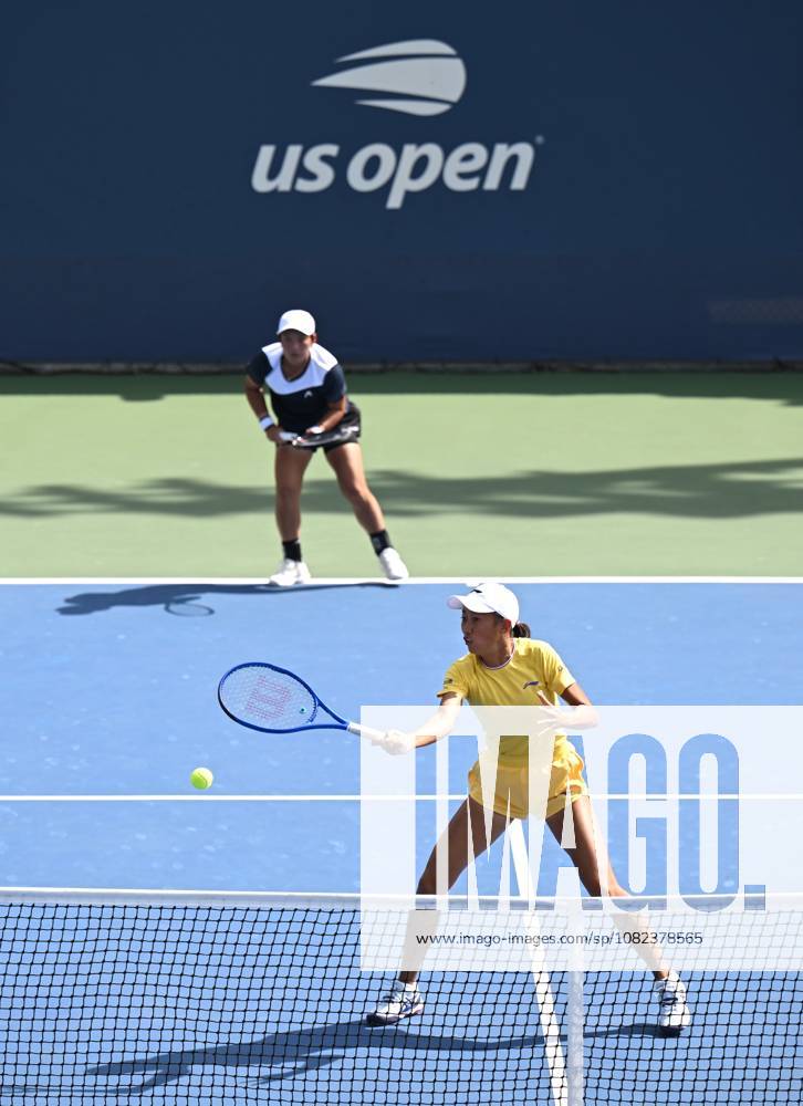 (260905) -- NEW YORK, Sept. 5, 2026 -- Zhang Shuai (R) Jiang Xinyu compete during the women s doubles first round match between Zhang Shuai Jiang Xinyu (China) and Sofia Kenin (United States) Anastasia Potapova (Austria) at the 2026 US Open tennis championships in New York, the United States, Sept. 4, 2026. ) (SP)U.S.-NEW YORK-TENNIS-US OPEN-WOMEN S DOUBLES LixRui