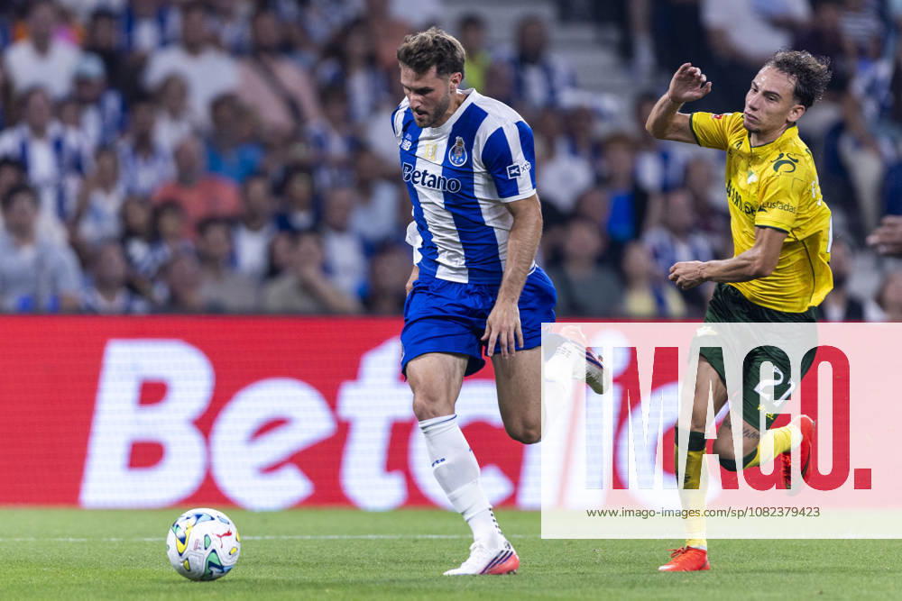 FC Porto v Moreirense FC - Primeira Liga Santiago Gimenez of FC Porto is seen on action during the FC Porto x Moreirense FC match for the Liga Portugal Betclic 2026 27 at Estadio do Dragao in Porto, Portugal, on September 4, 2026. Porto Porto Portugal