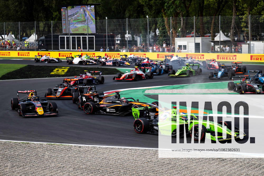 AUTO - FORMULA 3 2026 - MONZA Start of the race 28 BARRICHELLO Fernando (bra), AIX Racing, Dallara F3 2025, action 14 YAMAKOSHI Hiyu (jpn), Van Amersfoort Racing, Dallara F3 2025, action during the 8th round of the 2026 FIA Formula 3 Championship from September 4 to 6, 2026 on the Autodromo Nazionale Monza, in Monza, Italy - MonzaItaly